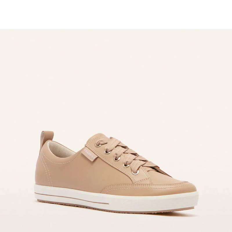 Frankie Ellie V Sand