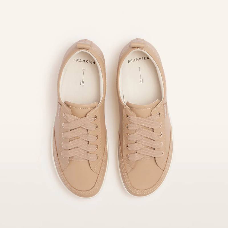 Frankie Ellie V Sand