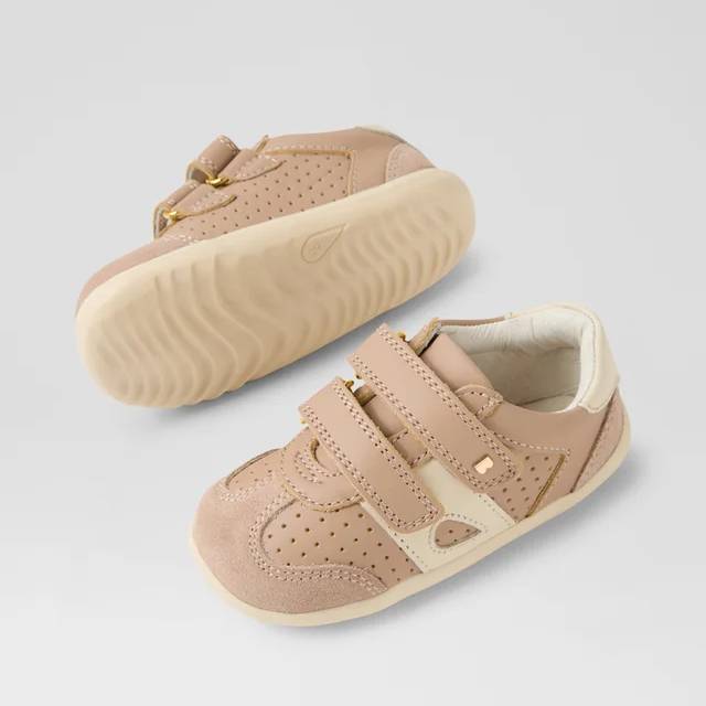 Bobux titn step up sneaker in warm taupe