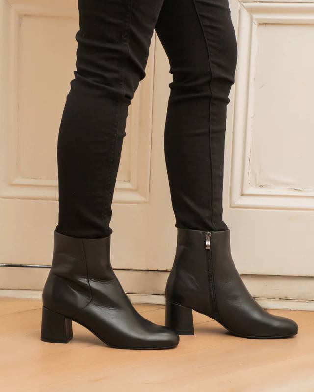 ROCKET BLACK