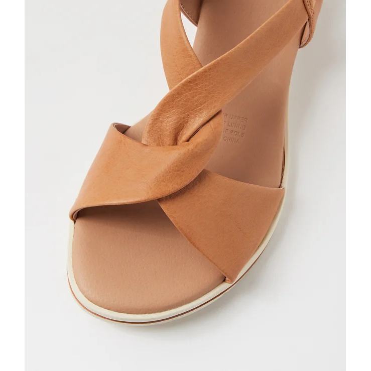 Supersoft Vallant Dark tan sandals