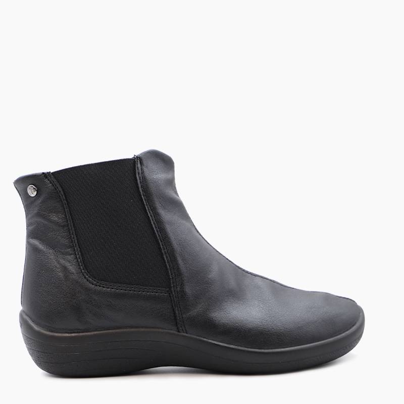 TRAKAI BLACK