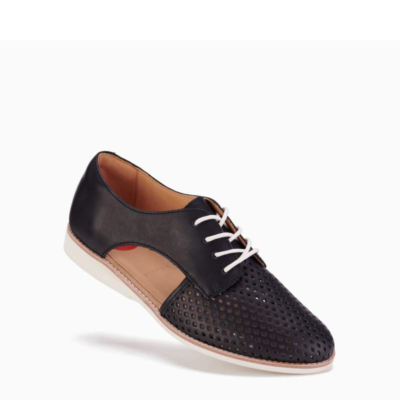 Rollie Nation Side Cut Black Punch Angle